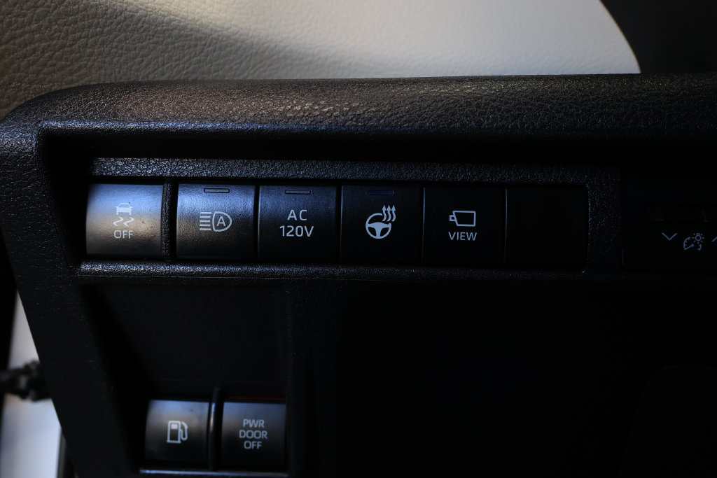 Used 2024 Toyota Sienna Platinum FWD image 39