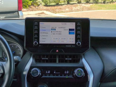 Certified 2021 Toyota Venza XLE w/ Softex Package image 17