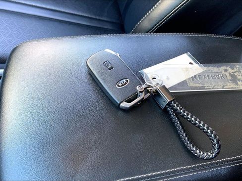 Used 2021 Kia Sorento S FWD image 12