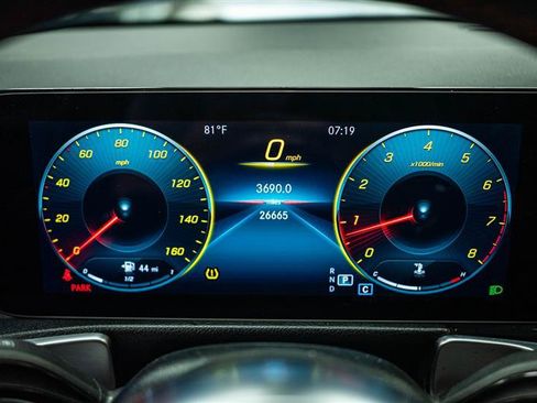 Used 2022 Mercedes-Benz GLB 250 4MATIC image 17