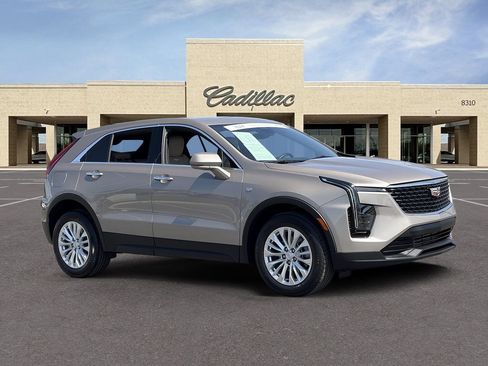 Certified 2024 Cadillac XT4 Luxury FWD image 3