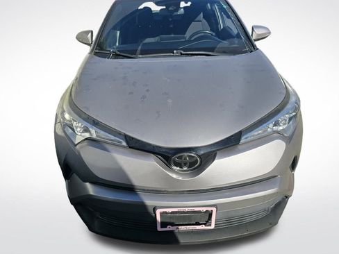 Used 2018 Toyota C-HR XLE image 2