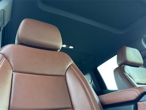 Used 2025 GMC Sierra 1500 Elevation image 20