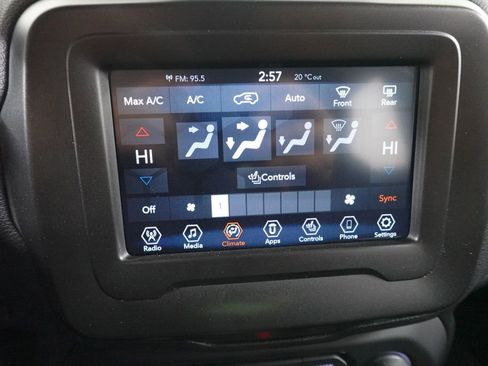 Used 2019 Jeep Renegade Latitude w/ Cold Weather Group image 19