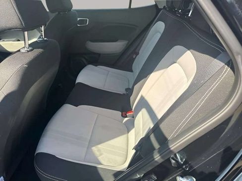 Used 2025 Hyundai Venue SEL FWD image 15