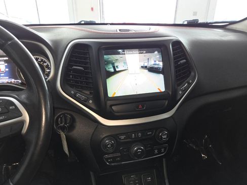 Used 2015 Jeep Cherokee Trailhawk image 32
