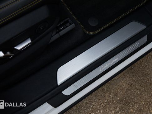 Used 2020 Lamborghini Urus image 41