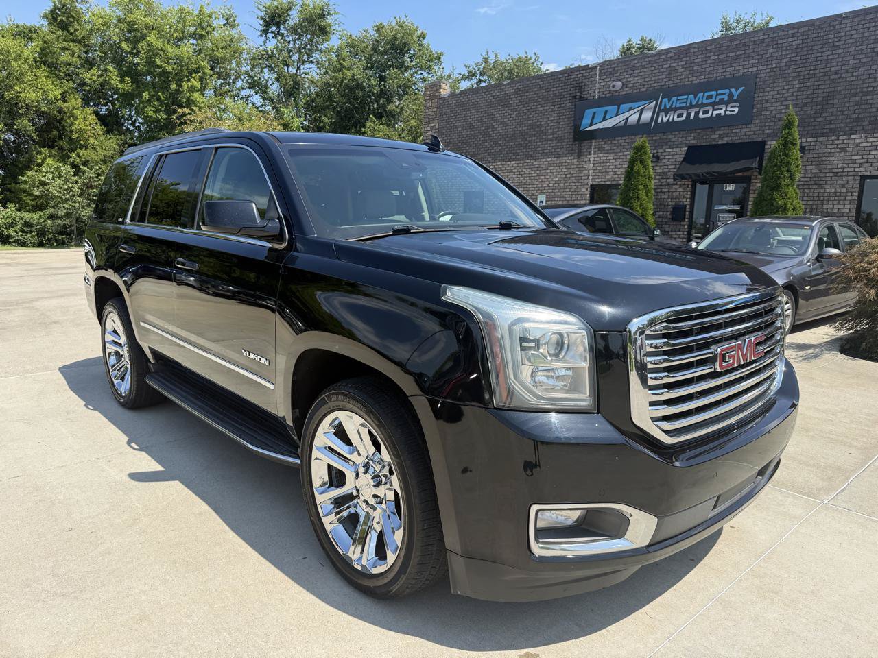 Used 2018 GMC Yukon SLT w/ Premium Edition RWD image 3