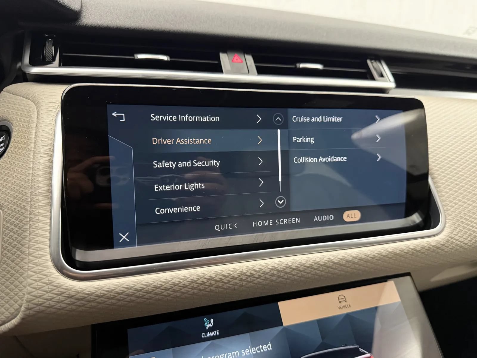 Used 2021 Land Rover Range Rover Velar R-Dynamic S AWD/4WD image 32