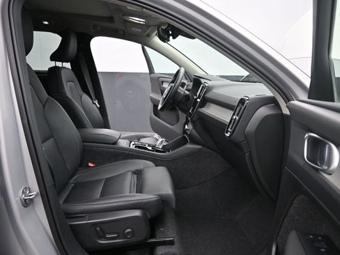 Certified 2025 Volvo XC40 B5 Plus image 15