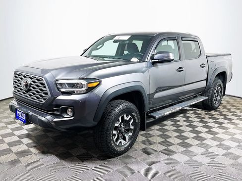 Certified 2020 Toyota Tacoma TRD Off-Road w/ Technology Package AWD/4WD image 3