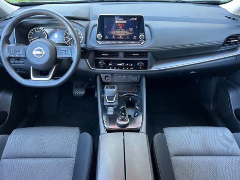Used 2024 Nissan Rogue SV AWD/4WD image 3