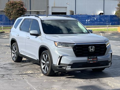Used 2025 Honda Pilot Touring image 5
