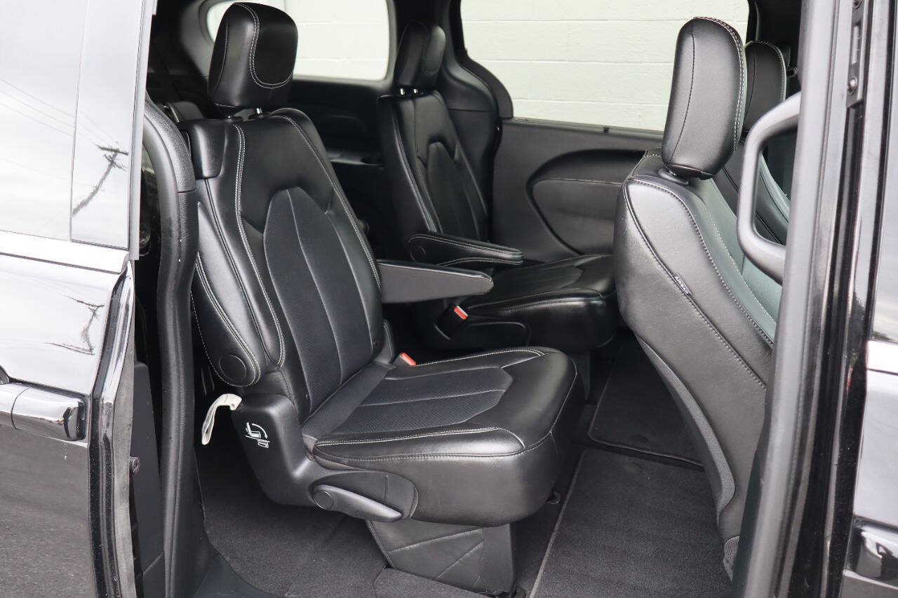 Used 2025 Chrysler Pacifica Select FWD image 7