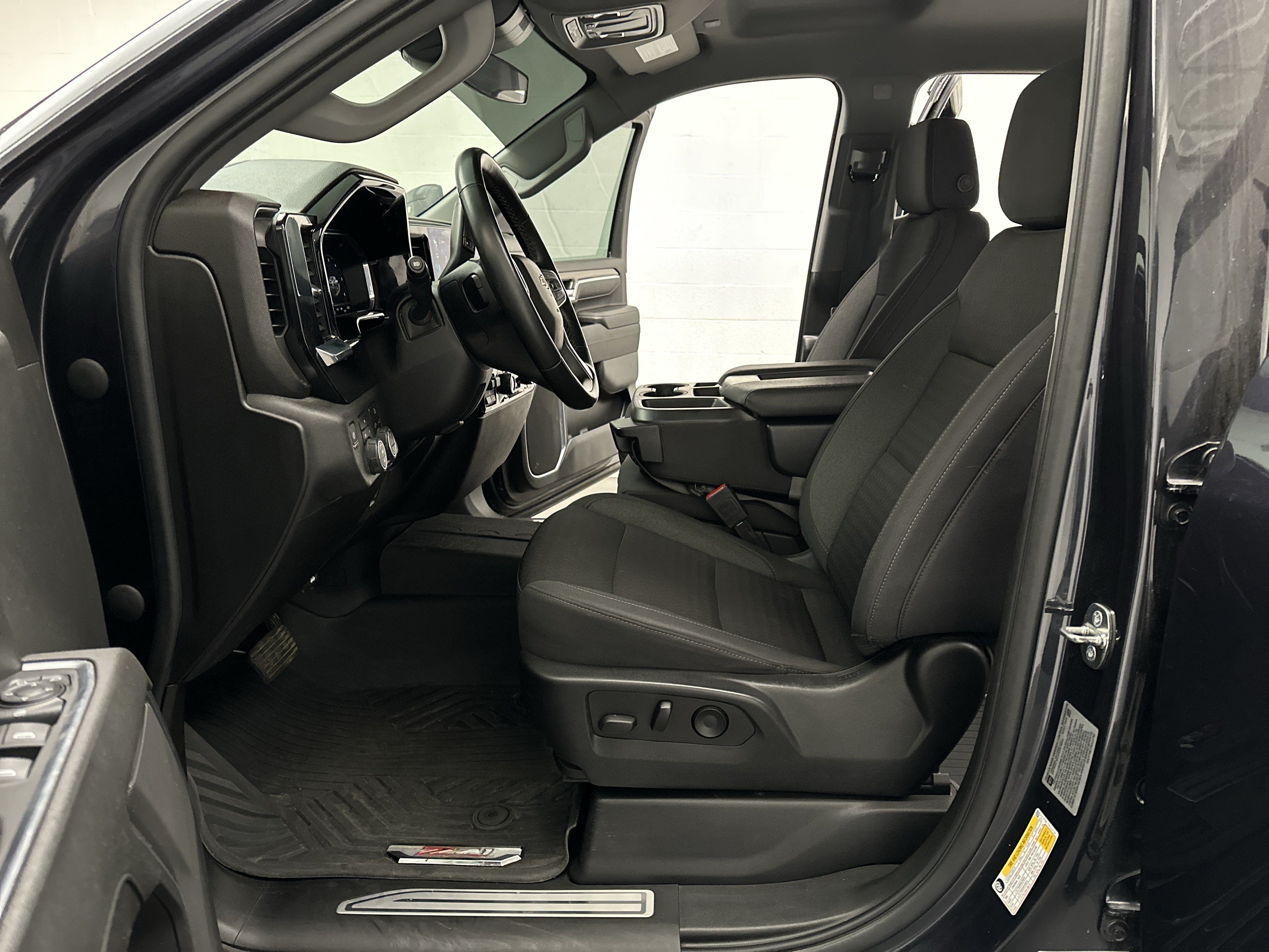 Used 2024 Chevrolet Silverado 2500 LT AWD/4WD image 17