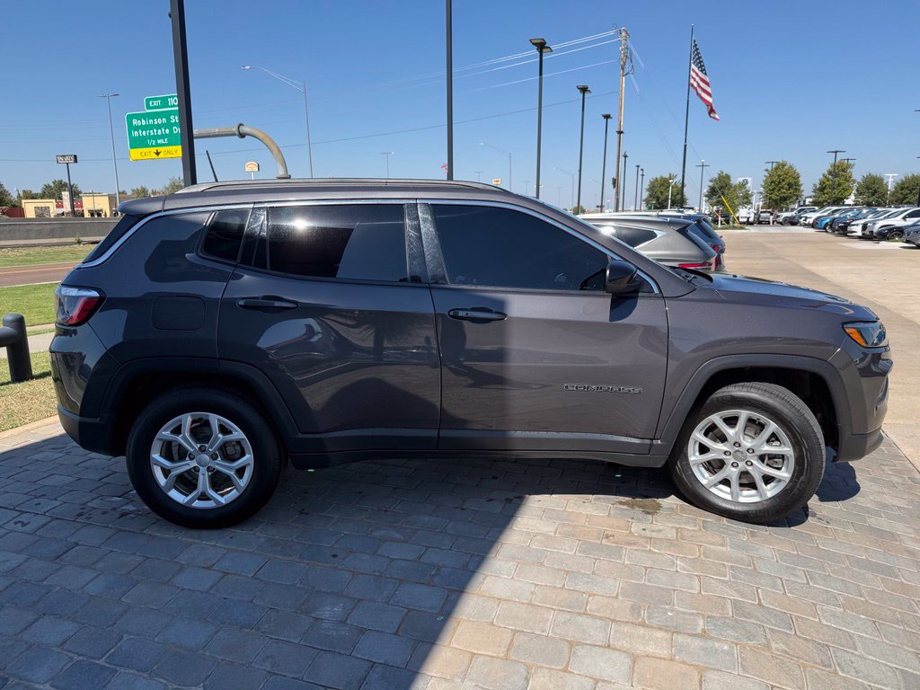 Used 2024 Jeep Compass Latitude AWD/4WD image 6