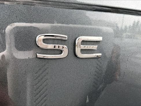 Used 2022 Volkswagen Tiguan SE w/ Panoramic Sunroof Package image 31