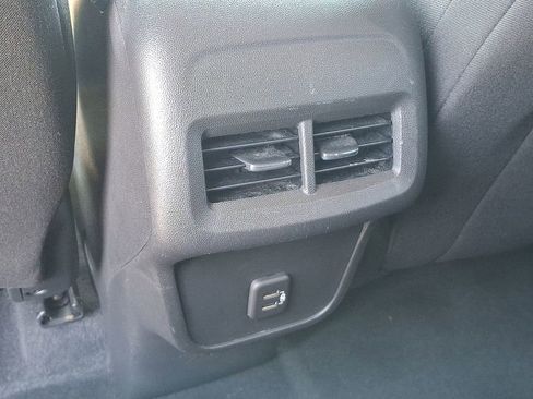 Used 2023 Chevrolet Equinox LT FWD image 11