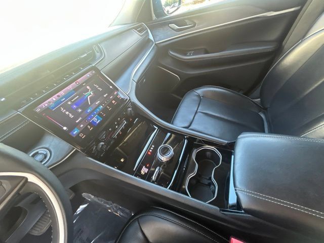 Used 2023 Jeep Grand Cherokee L Limited w/ Luxury Tech Group II AWD/4WD image 27