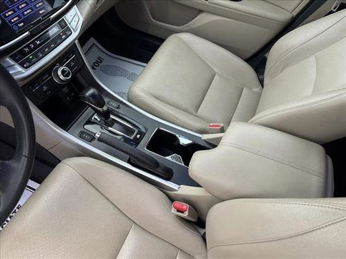 Used 2015 Honda Accord Touring image 15