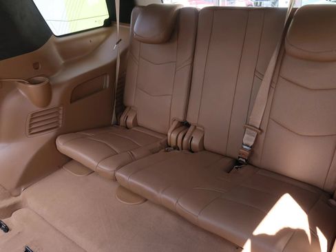 Used 2017 Cadillac Escalade Platinum AWD/4WD image 24
