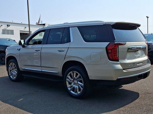 Certified 2021 GMC Yukon SLT w/ SLT Premium Package AWD/4WD image 4