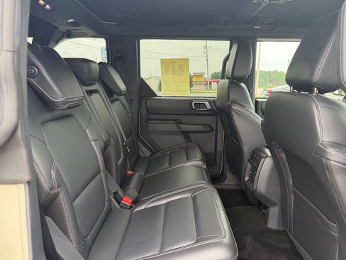 Used 2025 Ford Bronco Outer Banks AWD/4WD image 39