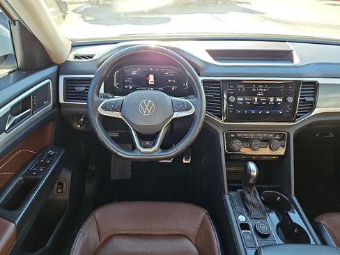 Used 2022 Volkswagen Atlas SEL Premium image 8
