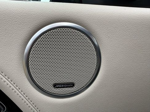 Used 2019 Land Rover Range Rover HSE image 17