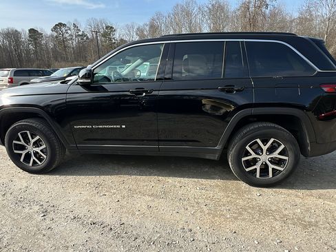 Certified 2024 Jeep Grand Cherokee Limited image 11