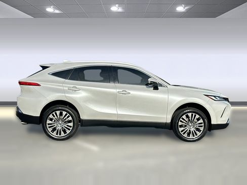 Used 2023 Toyota Venza Limited image 7