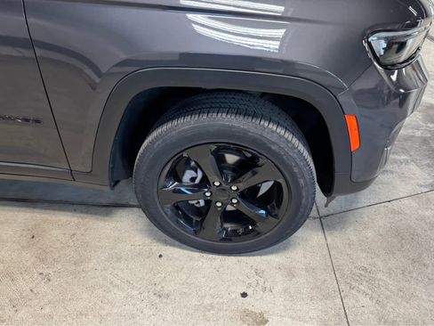 Used 2023 Jeep Grand Cherokee Altitude image 6