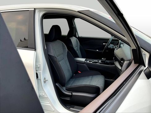 Used 2023 Nissan Rogue SV AWD/4WD image 31