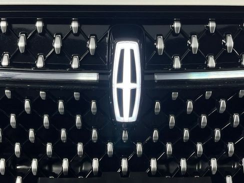 Used 2024 Lincoln Nautilus Reserve image 15