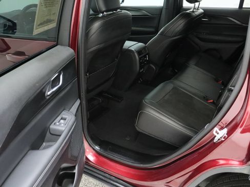 Used 2025 Jeep Grand Cherokee Altitude AWD/4WD image 29
