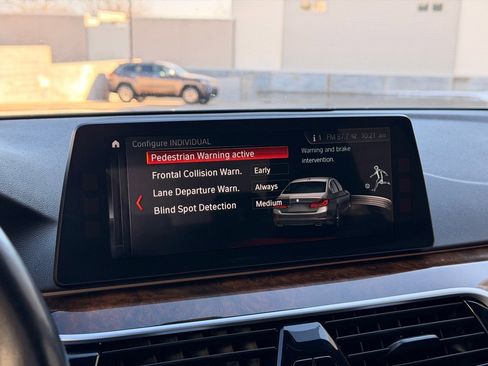 Used 2017 BMW 530i xDrive w/ Premium Package image 15