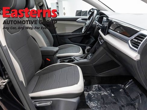 Used 2025 Volkswagen Taos SE FWD image 23