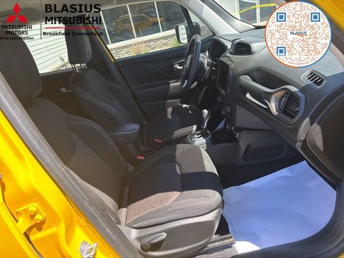 Used 2023 Jeep Renegade Latitude AWD/4WD image 36