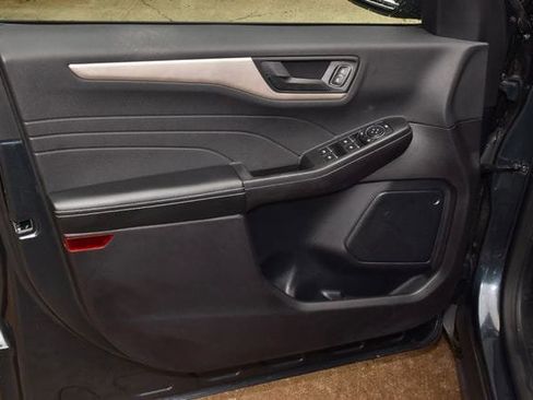 Used 2022 Ford Escape SE w/ SE Sport Appearance Package FWD image 31