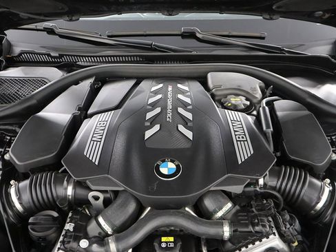 Used 2022 BMW M550i xDrive w/ Dynamic Handling Package image 24