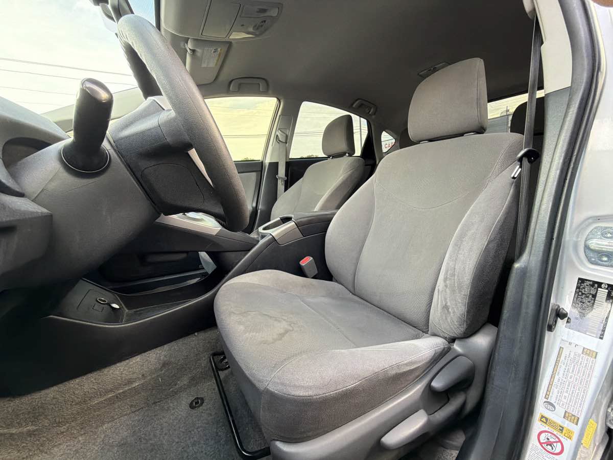 Used 2015 Toyota Prius Two w/ Preferred Accessory Package FWD image 6
