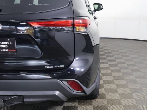 Used 2022 Toyota Highlander XLE image 16