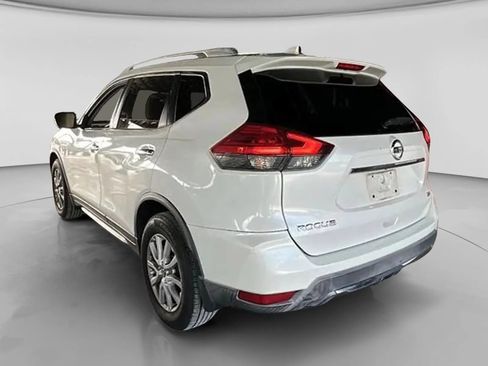 Used 2017 Nissan Rogue SV w/ SV Premium Package FWD image 2