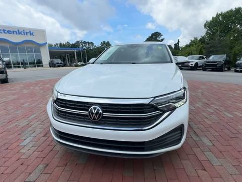 Used 2024 Volkswagen Jetta SE FWD image 6