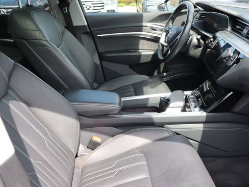 Used 2021 Audi e-tron Prestige w/ Prestige Package AWD/4WD image 14