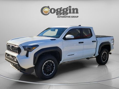 Certified 2025 Toyota Tacoma TRD Off-Road image 2