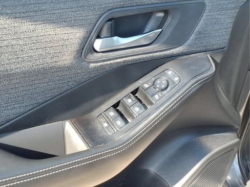 Used 2023 Nissan Rogue SV FWD image 12