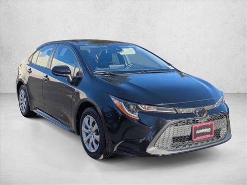 Used 2020 Toyota Corolla LE image 3