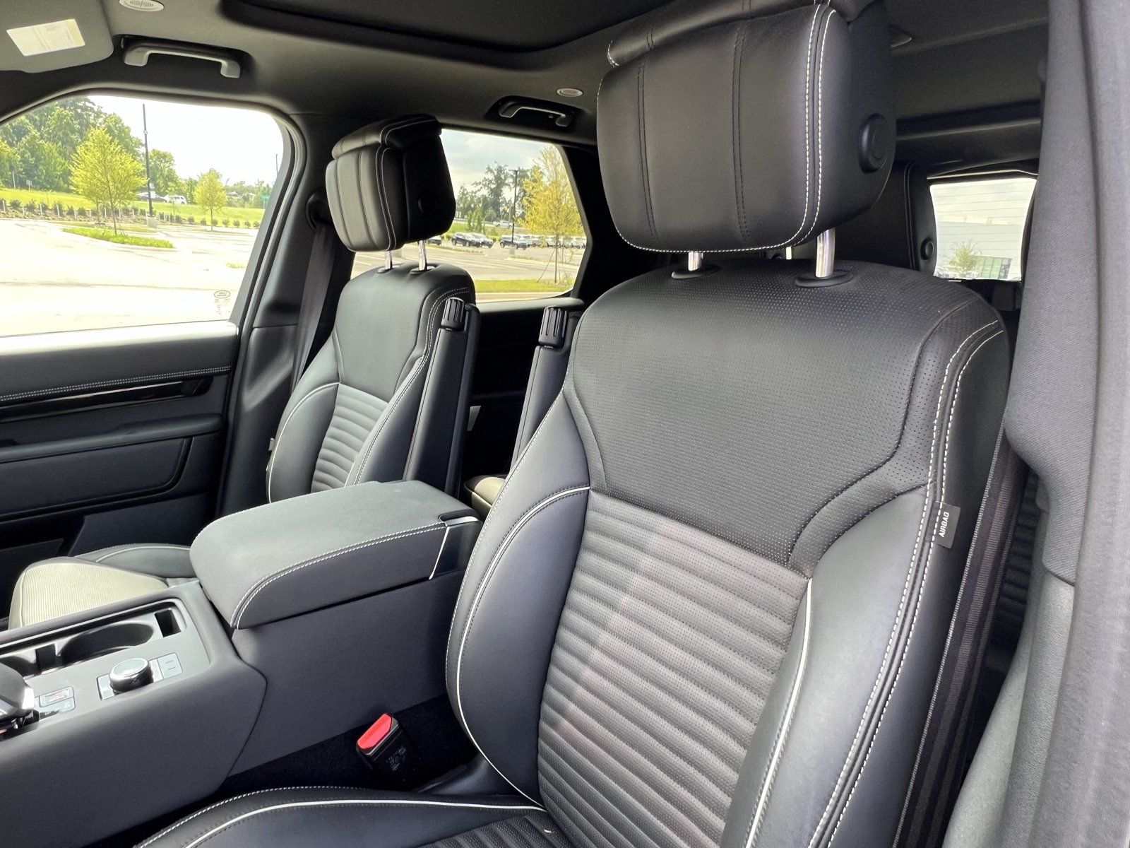 Used 2023 Land Rover Discovery Metropolitan Edition AWD/4WD image 15