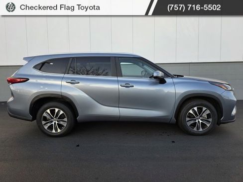 Used 2023 Toyota Highlander XLE image 9